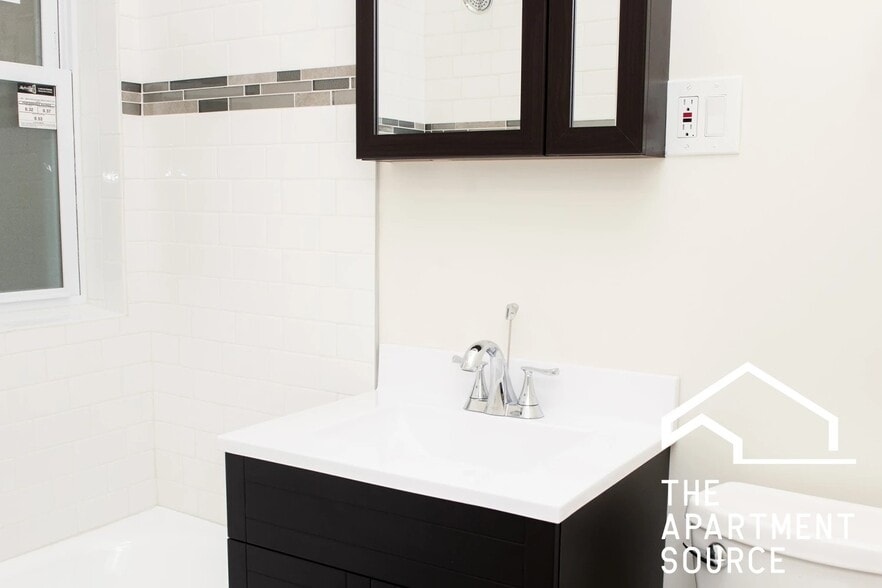 Building Photo - 2150 N Fremont St