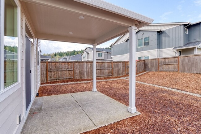 Building Photo - Corner Lot 3 Bedroom Home in Happy Valley