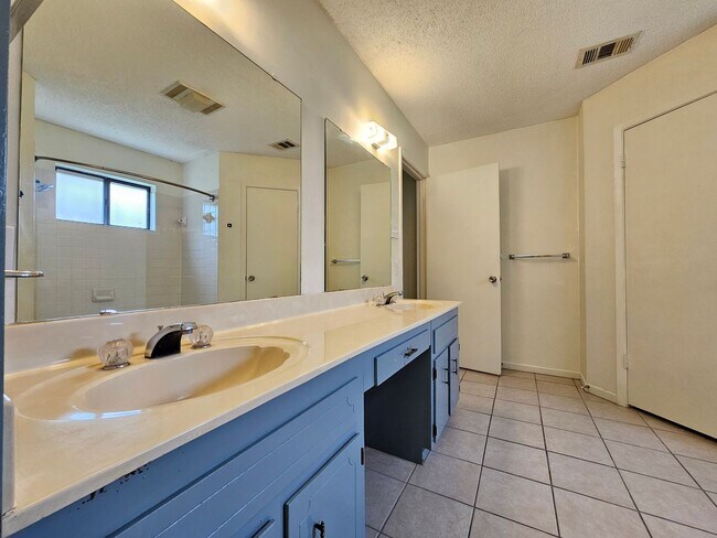 Building Photo - 3201 Paintrock Dr