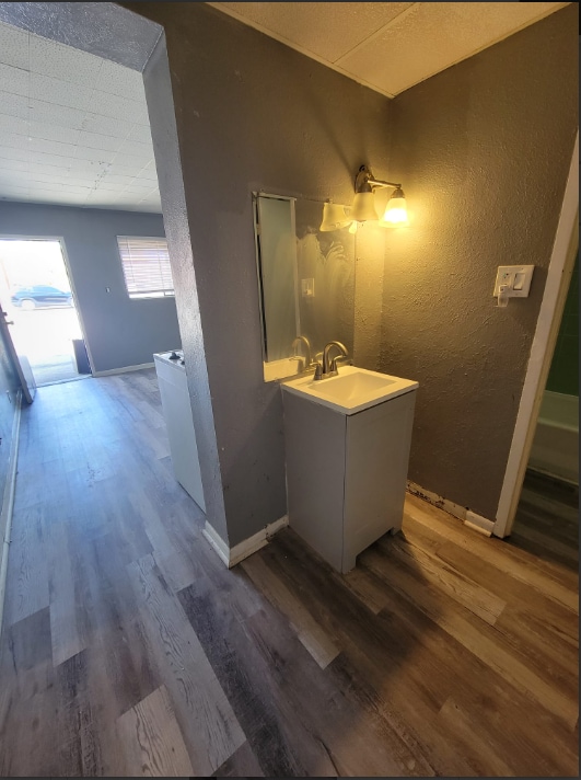 Building Photo - Summit