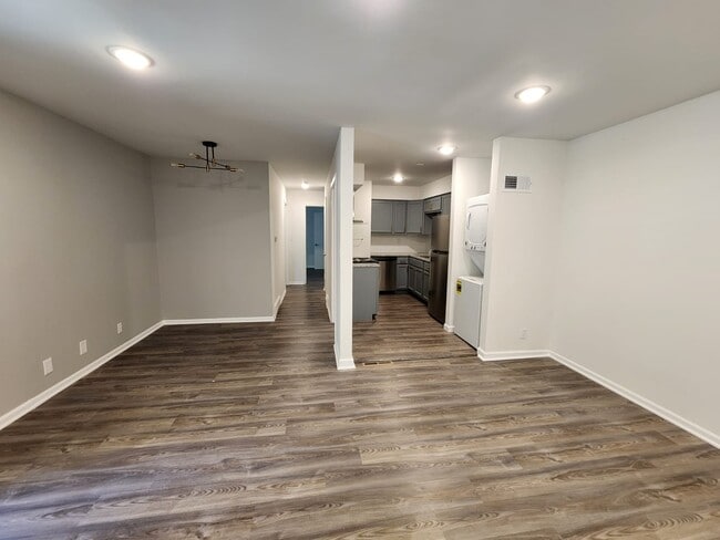 Building Photo - Pinecrest Apartments
