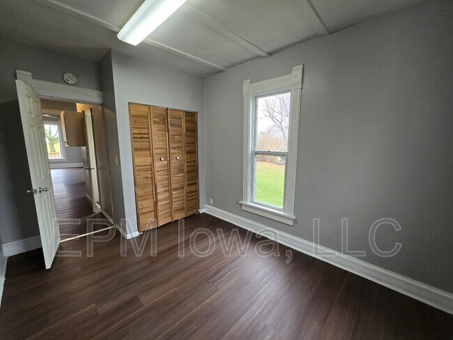 Building Photo - 949 13th St