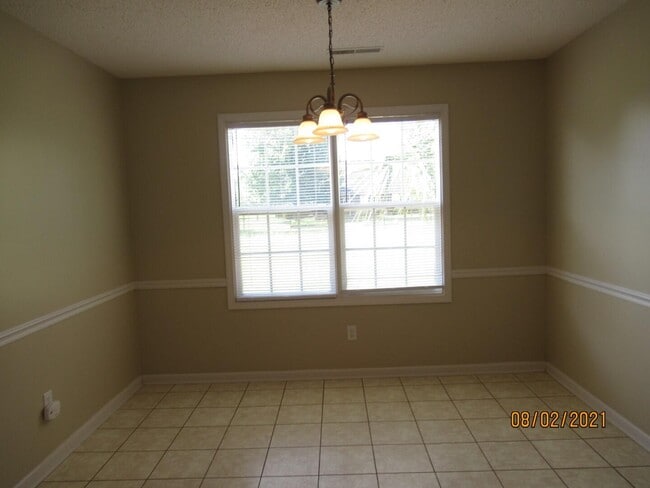 Building Photo - 3370 Aurora Dr