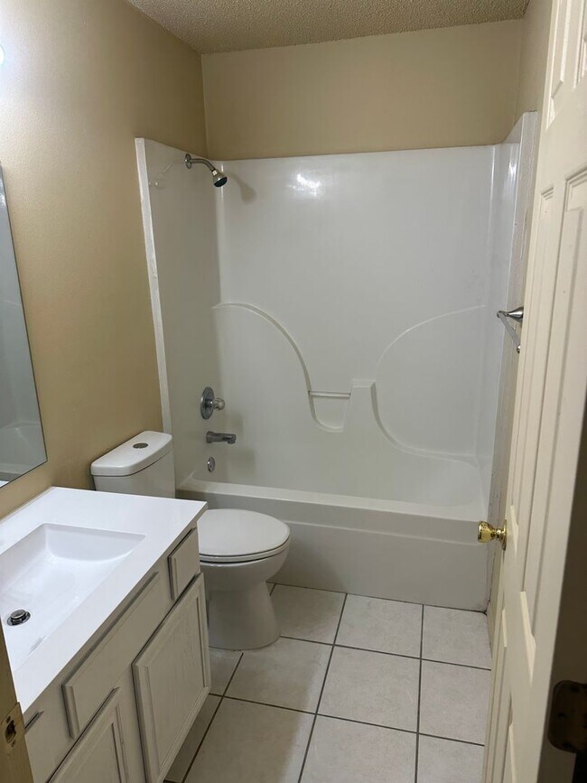 Building Photo - 142-144 Northaven