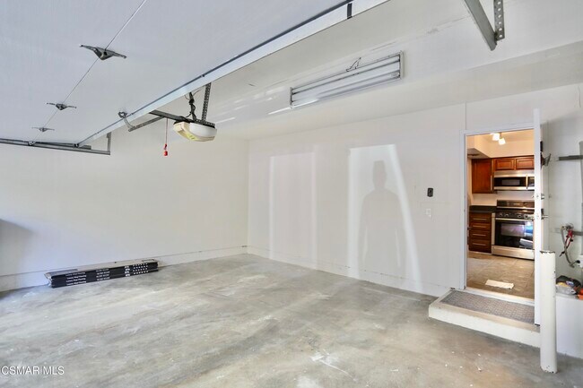 Building Photo - 11738 Moorpark St