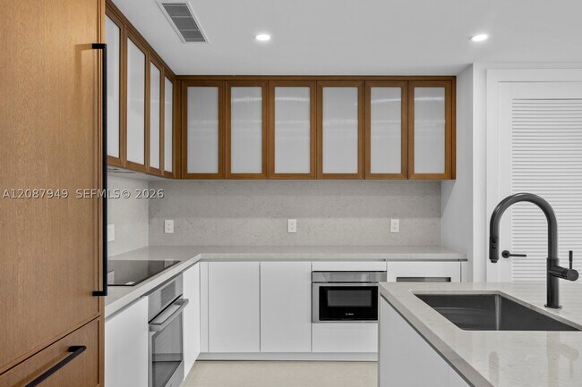 Building Photo - 2200 Brickell Ave