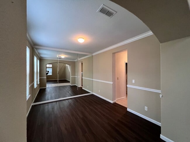 Building Photo - Sundance Lake Home Ready 4 LEASE