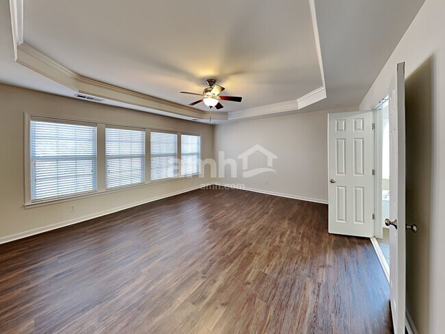 Building Photo - 407 Pinoak Dr