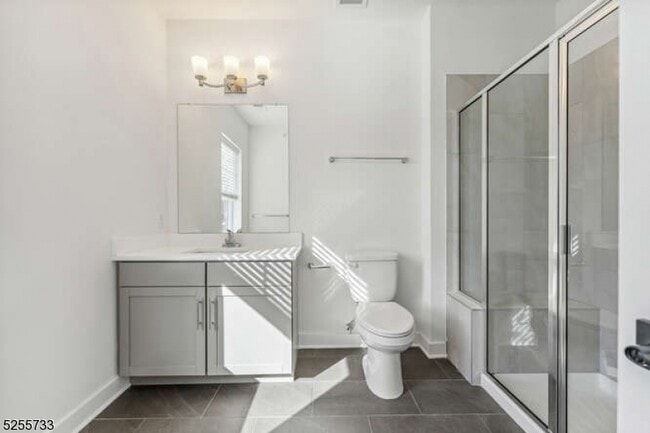 Building Photo - 17 Parker Lane