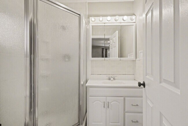 Building Photo - 5885 Avis Ln