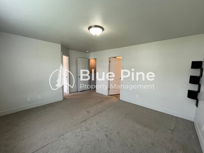 Building Photo - 196 Emery Ln