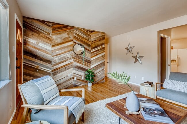 Building Photo - 6047 Independence St