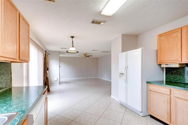 Building Photo - 12654 Pine Bush Dr