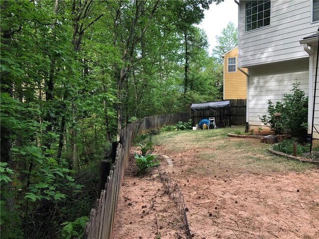 Building Photo - 370 Manor Glen Dr