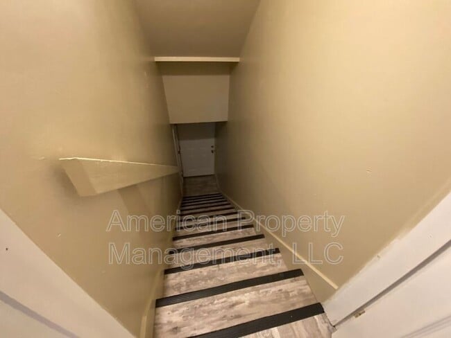 Building Photo - 3605 1/2 E 16th St-