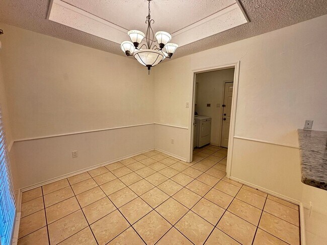 Building Photo - 1205 Olde Towne Dr