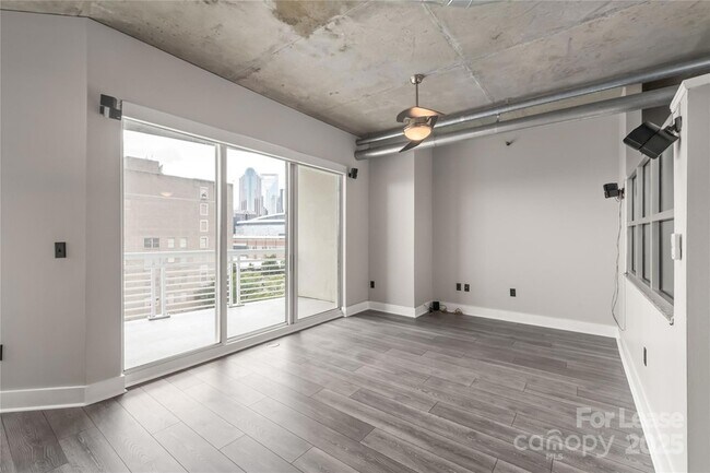 Building Photo - 505 E 6th St