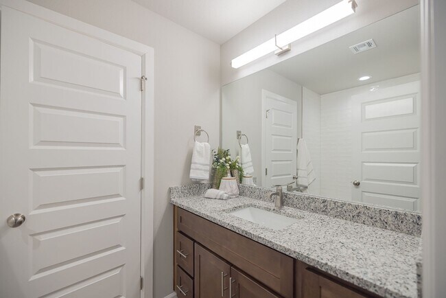 Building Photo - BRAND NEW LUXURY 3 BEDROOM 2.5 BATH TOWNHO...