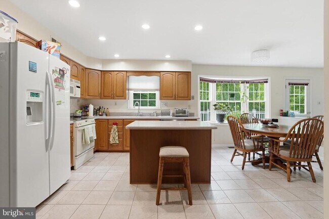 Building Photo - 1316 Heller Dr