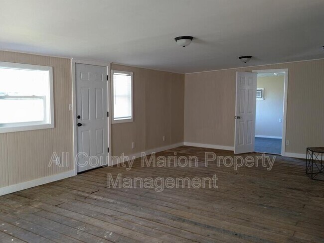 Building Photo - 2100 SW 42nd Ave