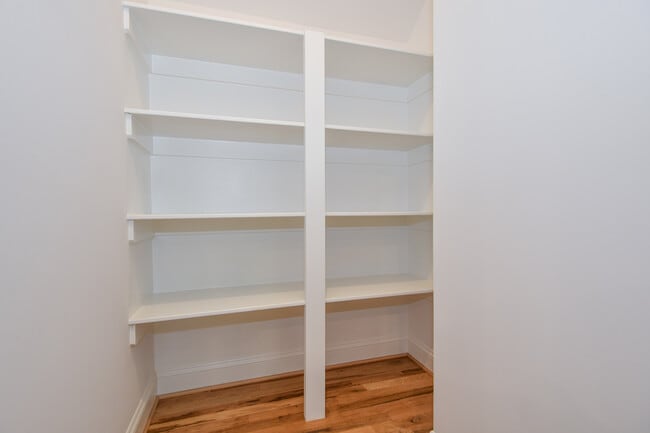 Building Photo - 1739 Crest Rd