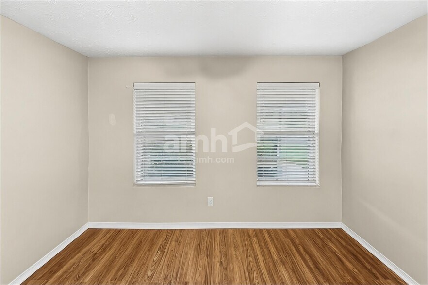 Building Photo - 2649 Sutherland Dr