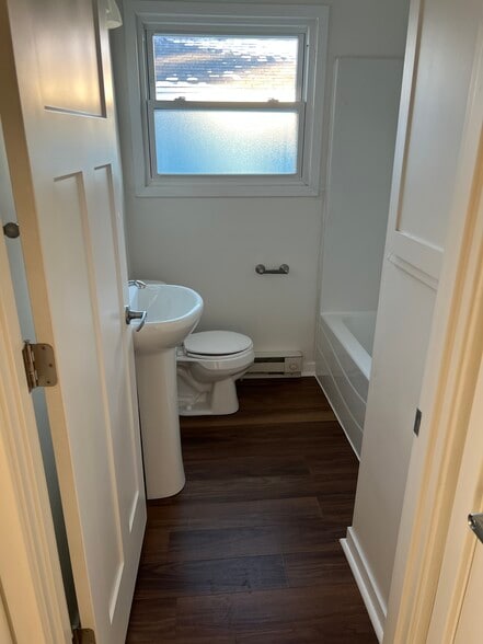 Building Photo - 2204 Arizona Ave