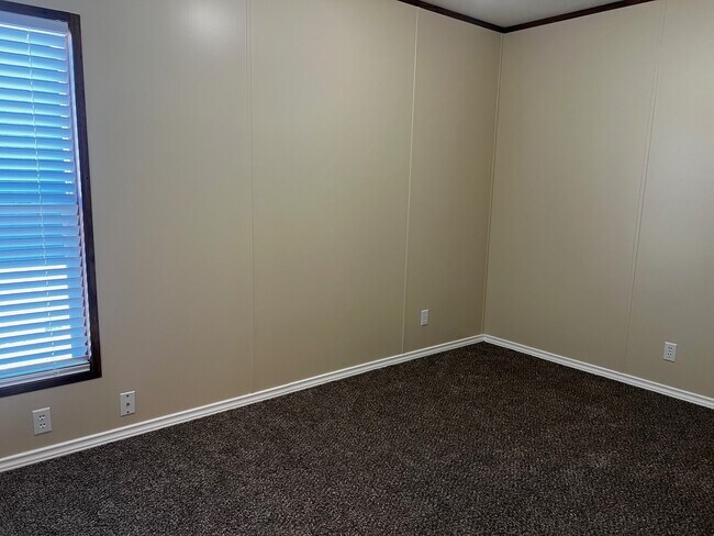 Building Photo - 709 N Collins Fwy