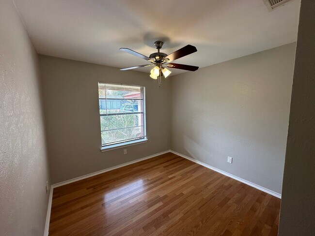 Building Photo - 12101 Scissortail Dr