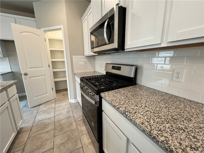 Building Photo - 7637 Bullrider Dr