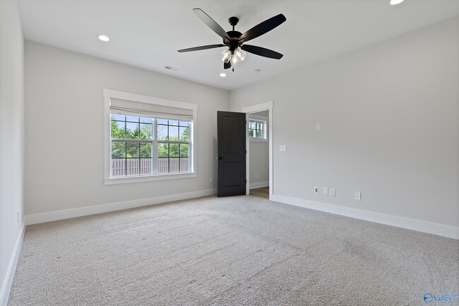 Building Photo - 6605 Waxwood Dr
