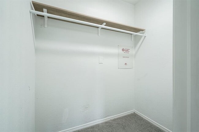 Building Photo - 10425 Aberdeen Dr
