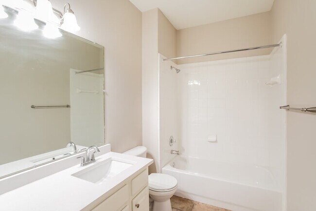 Building Photo - 924 Hemlock Trail