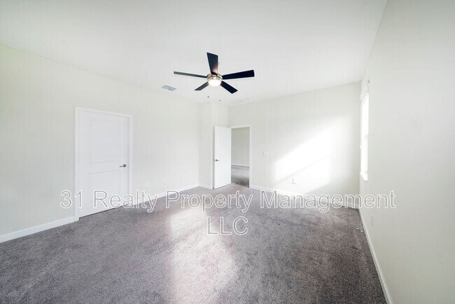 Building Photo - 11036 Sycamore Woods Dr