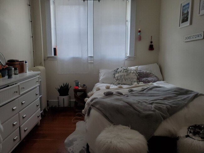 Building Photo - Modern Brookline 3bed / 1bath apartment on Saint Paul St near Boston University