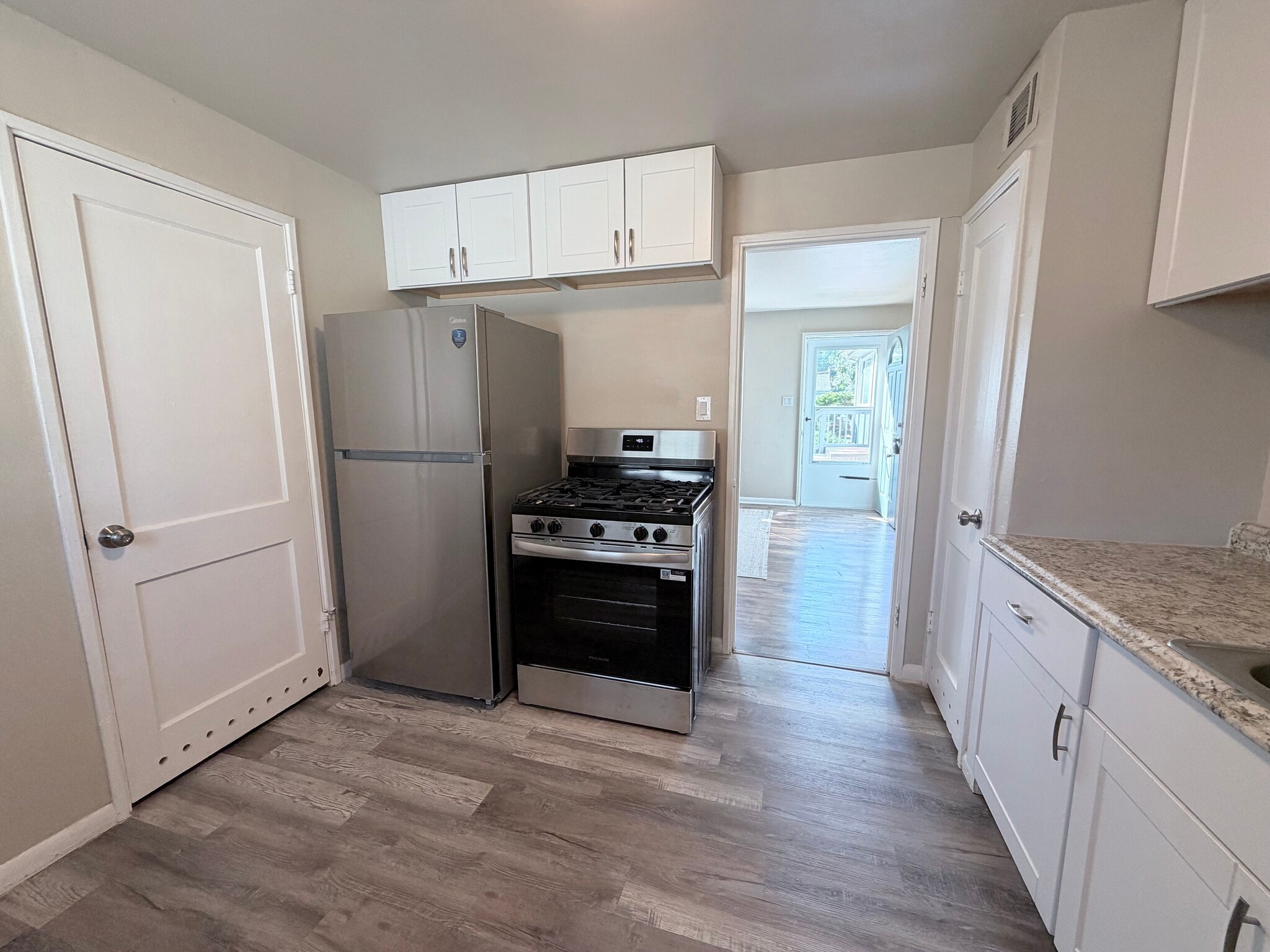 Building Photo - 475 Glen View Ct