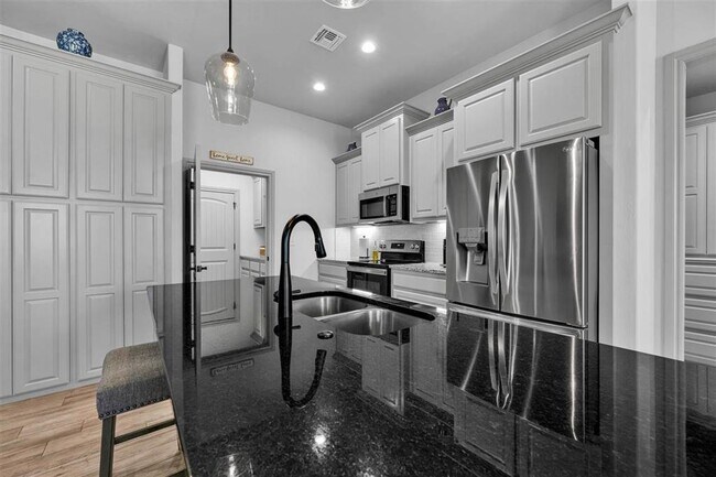 Building Photo - 12422 NE Stone Ridge Ln