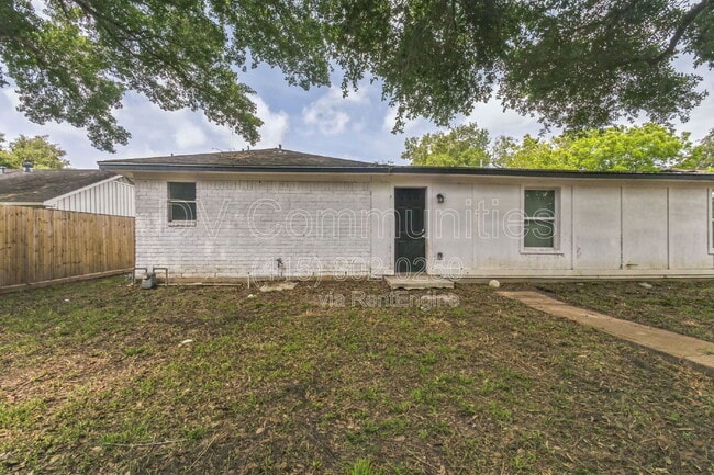 Building Photo - 2107 Lamar Dr