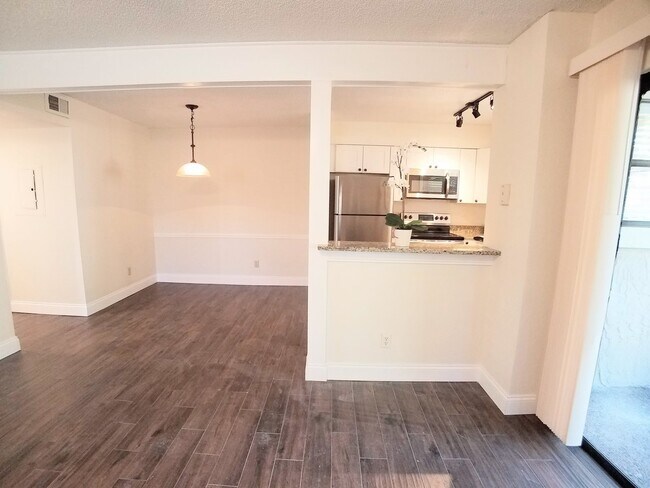 Building Photo - FOR RENT! Fabulous Full Remodeled 1/1 Wint...