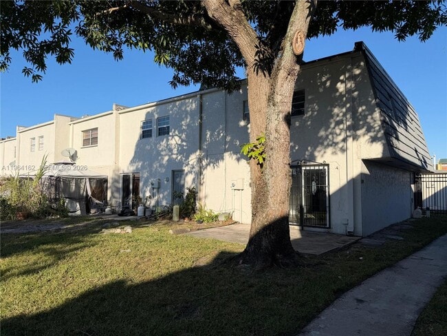 Building Photo - 3737 NW 20th St