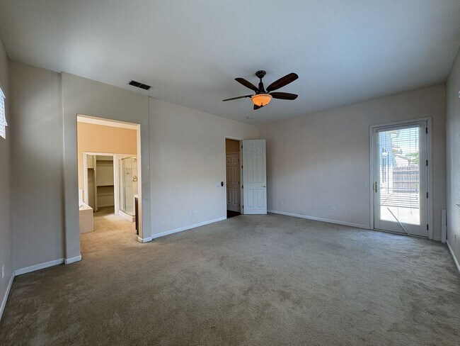 Building Photo - 5637 Lilyview Way