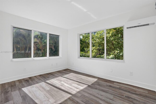 Building Photo - 1630 SW 10th St