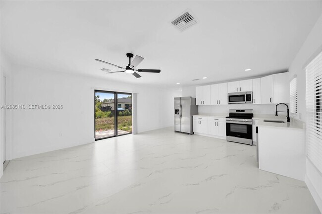 Building Photo - 4987 Fairway Ct