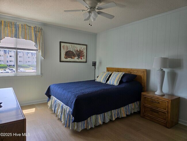Building Photo - 301 Commerce Way