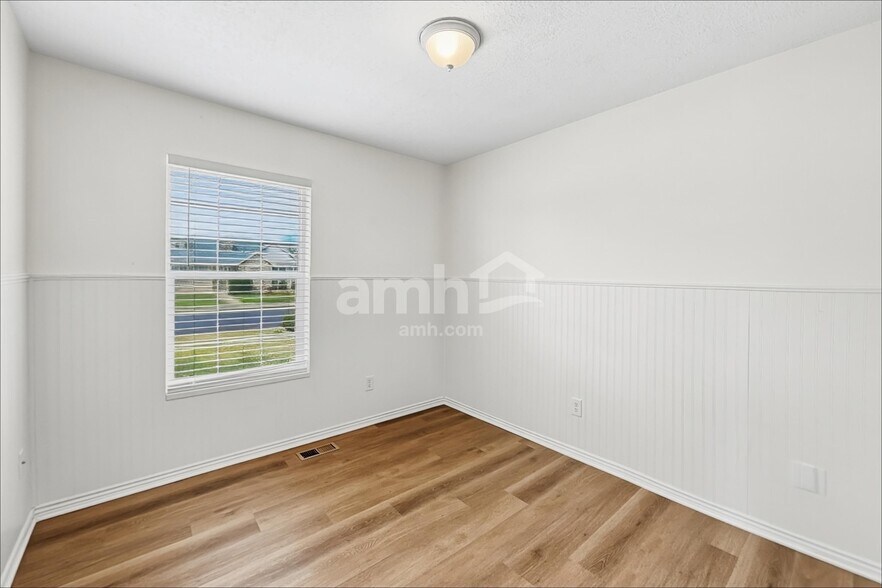 Building Photo - 894 E 780 S