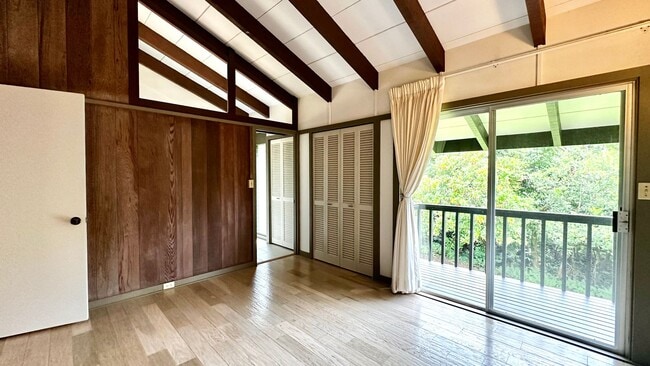 Building Photo - Spacious 3 BED/3 BATH Classic Maunawili Ho...