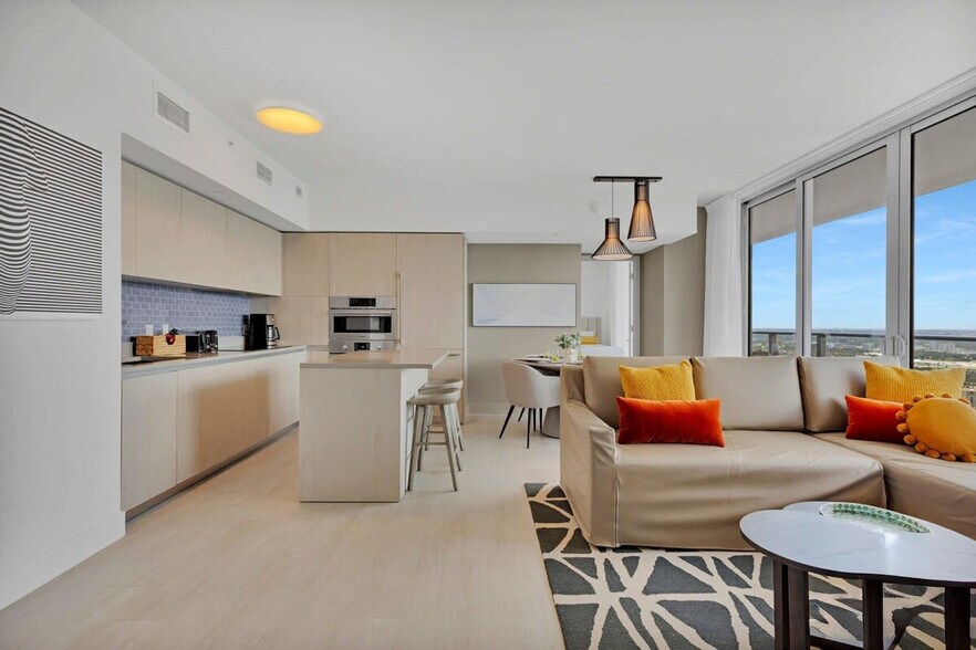 Building Photo - 4010 S Ocean Dr