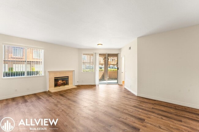 Building Photo - Beautiful Ground Level 2 Bedroom, 2 Bathroom Condo Available Now in Lake Forest!