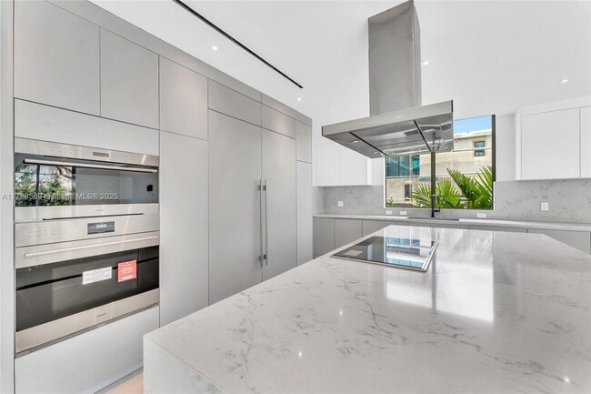 Building Photo - 2110 S Miami Ave