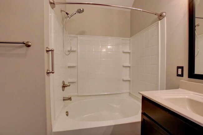 Building Photo - Sharp 3bed 2 ba.  upgrades throughout.